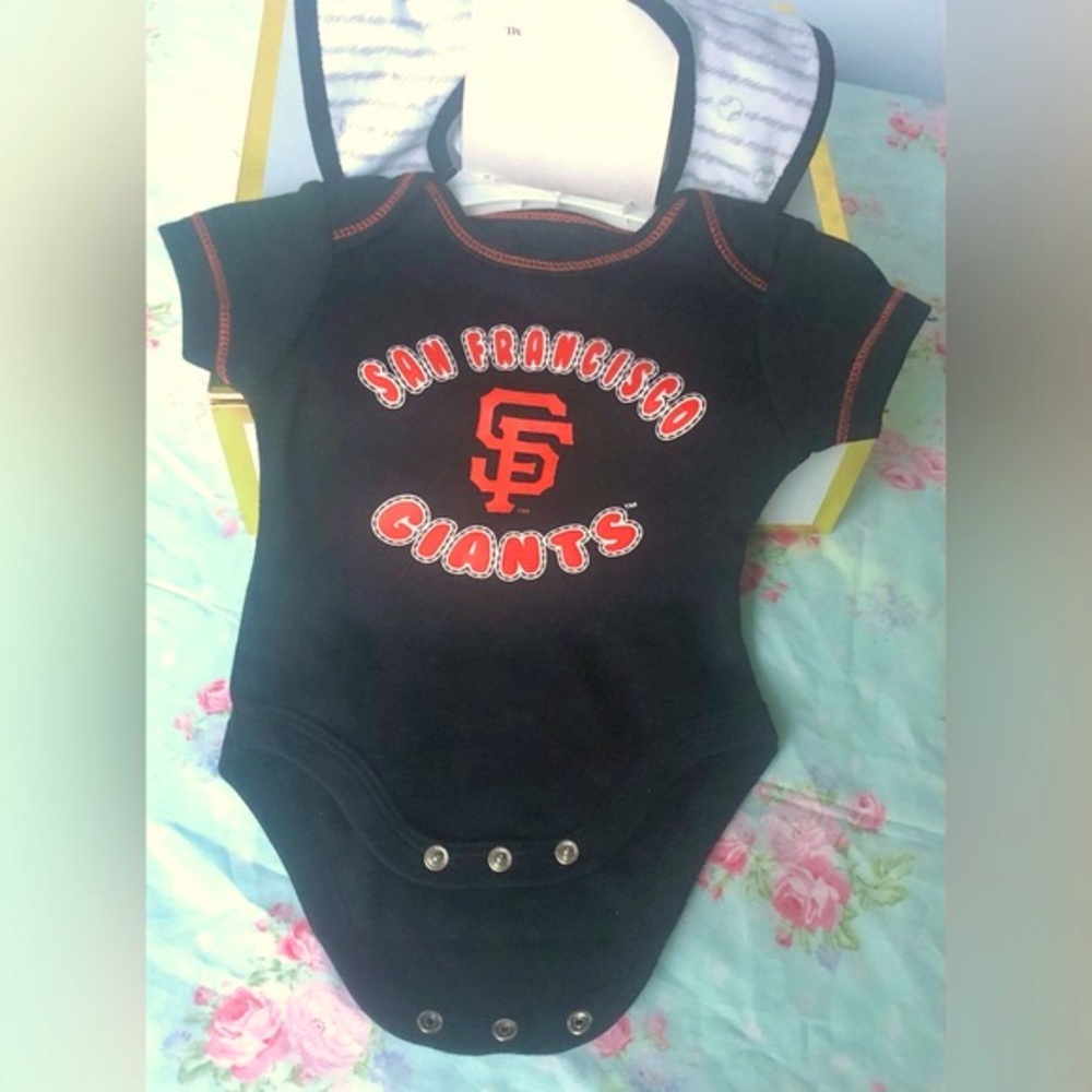 SF Giants Body Suit All Cotton “The Baby” 1 Piece w/foot cover Size Newborn NWT